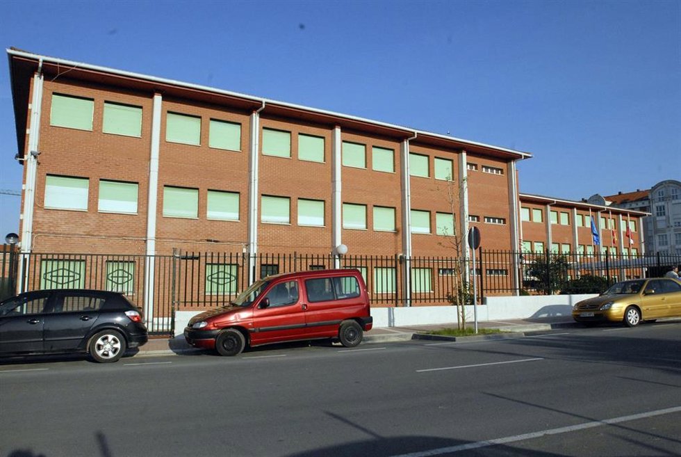 Archivo - Exterior del Instituto de Educación Secundaria "El Alisal" en la ciudad de Santander.