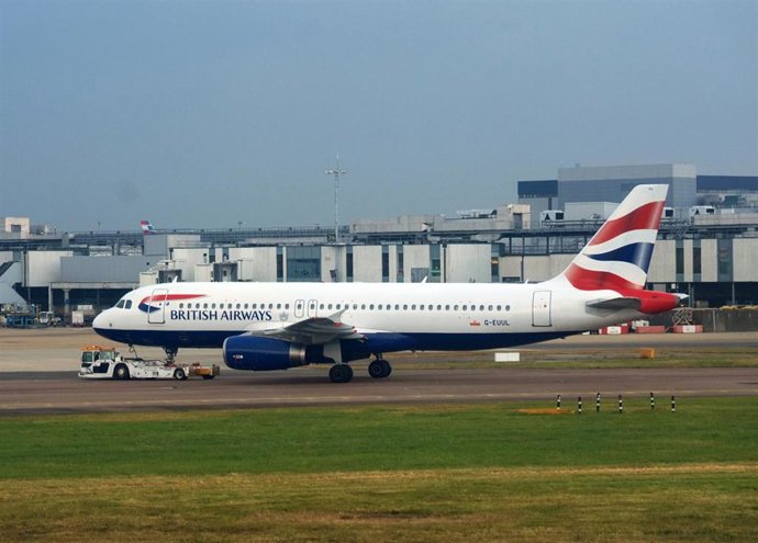 Avión de British Airways en la terminal 5 del aeropuerto de  Heathrow en Londres