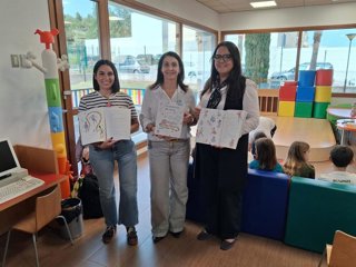 La delegada de Igualdad, María Labrador, en el centro, en un acto de fomento de la lectura en Lebrija.