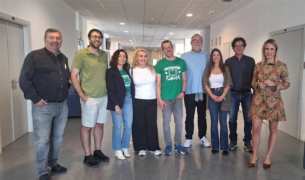 La portavoz del PSOE de Málaga y candidata número dos al Parlamento, Ana Villarejo, la secretaria de Educación del PSOE de Andalucía y candidata, Patricia Alba, y el secretario general de JSA, Alberto Jimena, en reunión con la Plataforma UMA x la Pública.