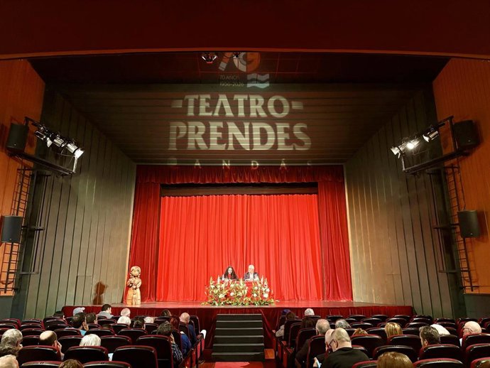 Presentación de la 47ª Selmana de les Lletres Asturianes en el Teatro Prendes de Candás.