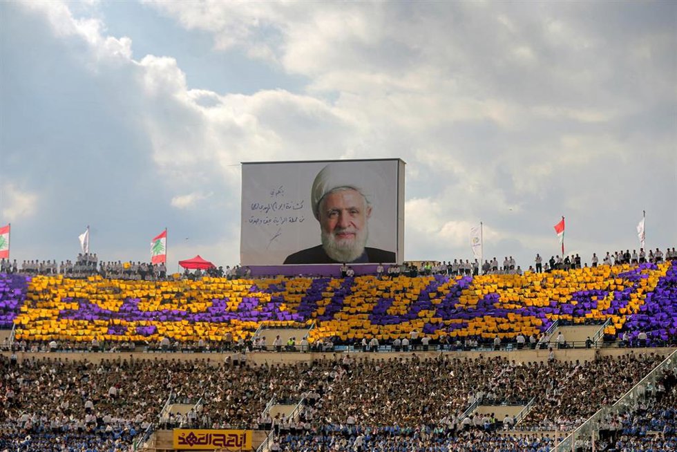 Archivo - Imagen del líder de Hezbolá, Naim Qasem