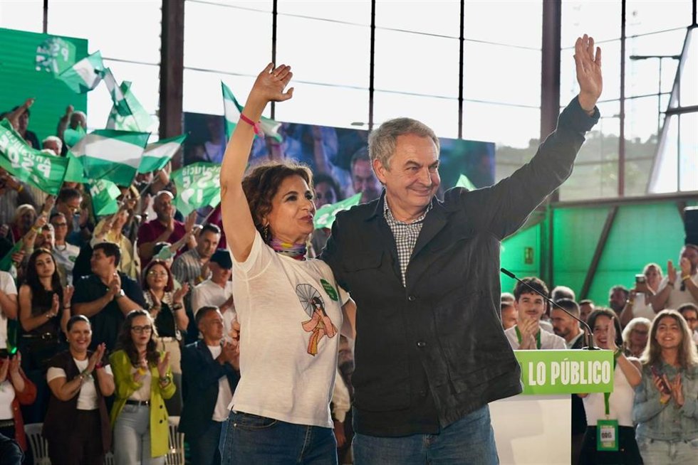 El expresidente del Gobierno José Luis Rodríguez Zapatero y la la secretaria general del PSOE de Andalucía y candidata a la Presidencia de la Junta, María Jesús Montero en un acto en Cártama (Málaga). (Foto de archivo).