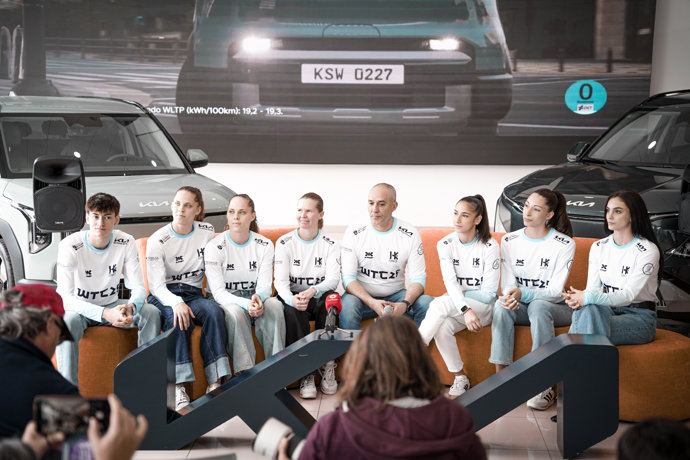 Hankuk presenta en KIA Retail Madrid, en San Sebastián de los Reyes (Madrid) a su equipo para el Europeo 2026 con los taelwondistas Viviana Márton, Luana Márton -ambas competirán por Hungría-, Adriana Cerezo, Lena Moreno, Laura Rodríguez y Jesús Fraile.