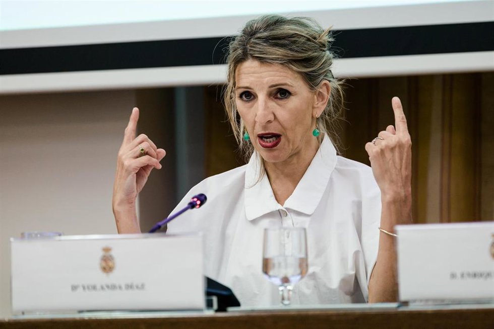 La vicepresidenta segunda y ministra de Trabajo y Economía Social, Yolanda Díaz, durante la inauguración de la Jornada Inteligencia artificial y el futuro del trabajo, en el Congreso de los Diputados, a 4 de mayo de 2026, en Madrid (España). 