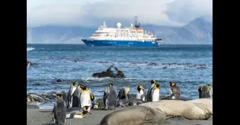 Sanidad confirma que hay 14 españoles a bordo del crucero con un posible brote de hantavirus