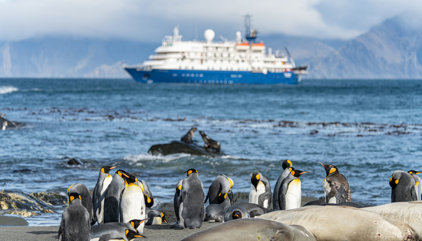 Sanidad confirma que hay 14 españoles a bordo del crucero con un posible brote de hantavirus