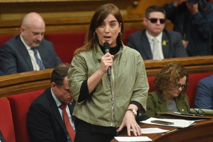 Archivo - La consellera de Universidades e Investigación de la Generalitat, Núria Montserrat, interviene durante una sesión de control al Govern, en el Parlament, a 12 de marzo de 2025, en Barcelona