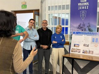 La alcaldesa de Jerez en el pabellón Kiko Narváez.