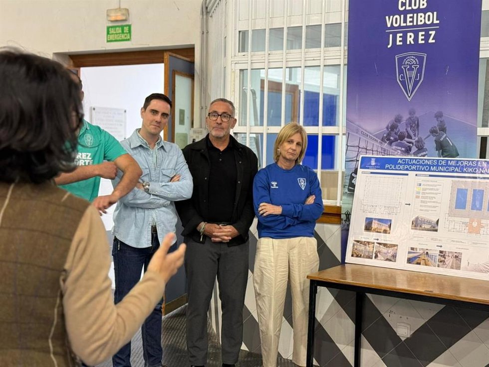 La alcaldesa de Jerez en el pabellón Kiko Narváez.