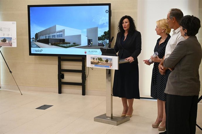 Archivo - Presentación del Complejo Deportivo de Costacabana, en Almería.