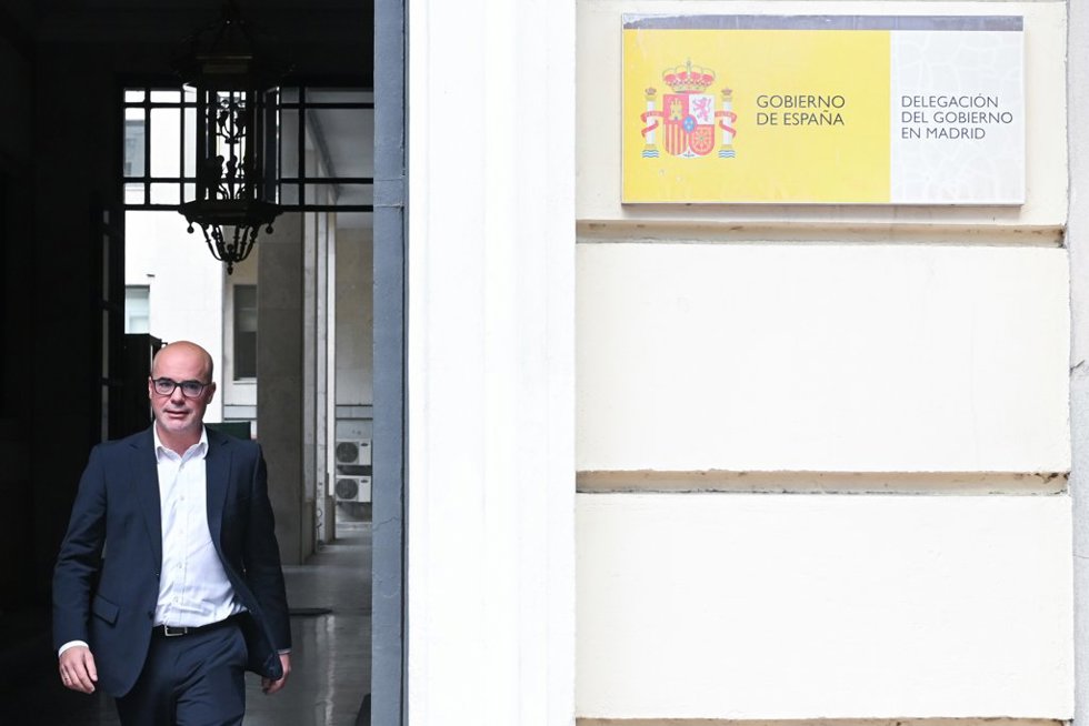 El delegado del Gobierno de España en la Comunidad de Madrid, Francisco Martín, tras la reunión con entidades colaboradoras del proceso de regularización extraordinario de personas migrantes, a 30 de abril de 2026, en Madrid (España).