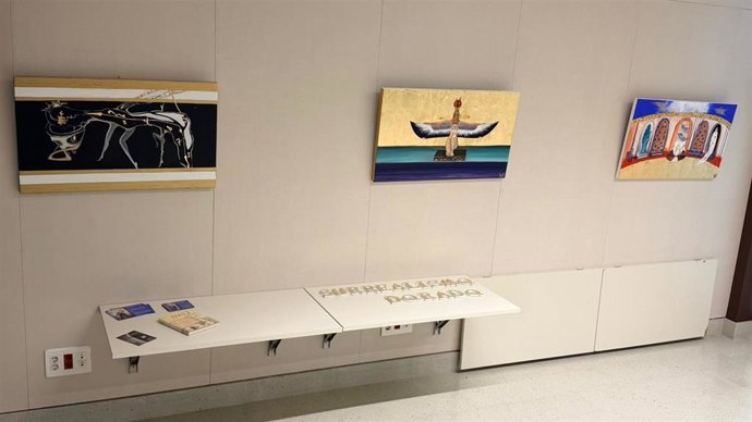 El "surrealismo dorado" irrumpe en la Universitat de València con la primera exposición de la artista Aleksandra Istorik