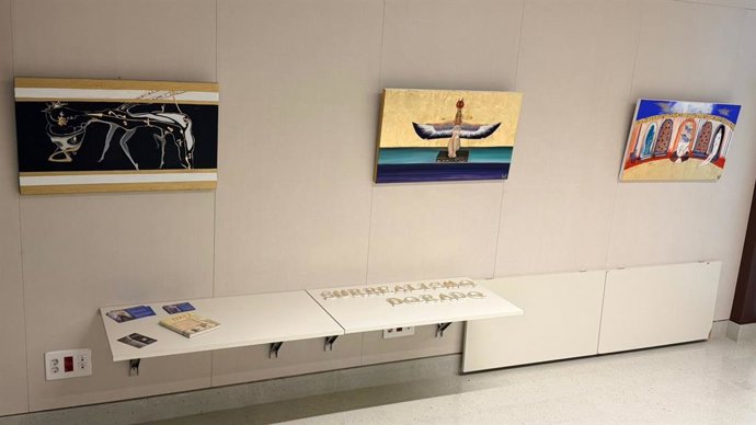 El "surrealismo dorado" irrumpe en la Universitat de València con la primera exposición de la artista Aleksandra Istorik