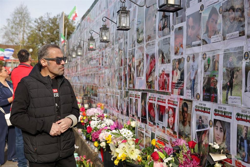 Archivo - Un mural conmemorativo en Londres de las víctimas de la represión iraní