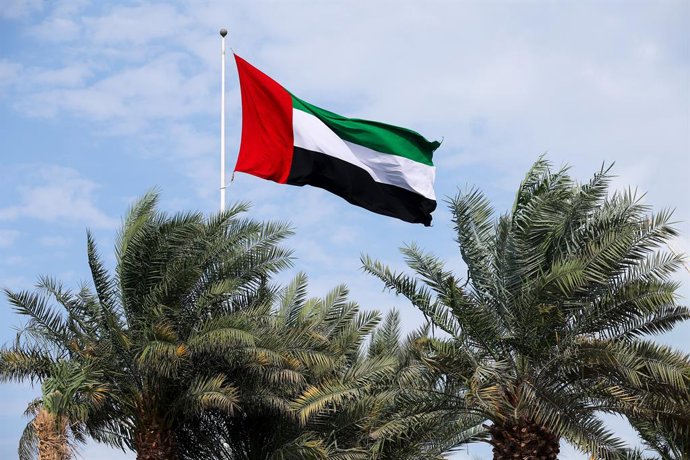 Archivo - UNITED ARAB EMIRATES, ABU DHABI - DECEMBER 19, 2025: The flag of the United Arab Emirates