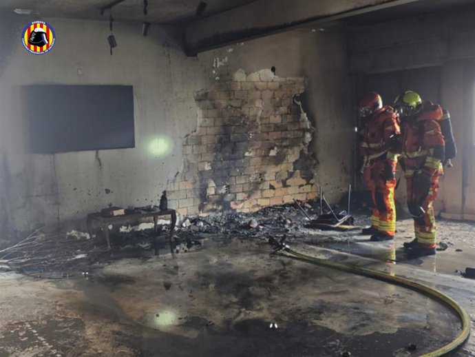 Extinguen un incendio en un local parroquial en Ontinyent, sin ningún afectado