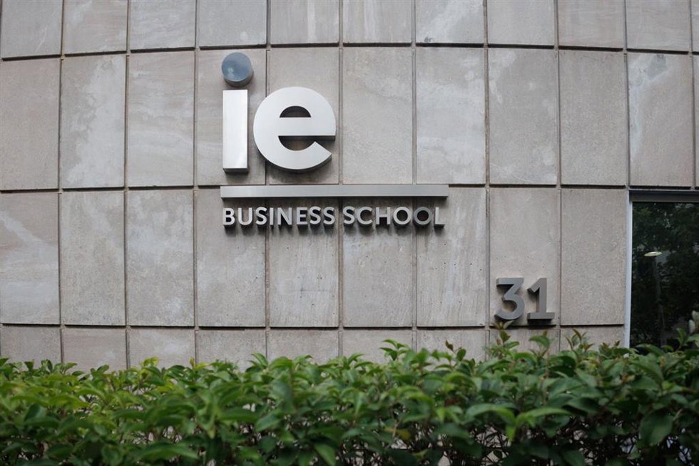 Archivo - Fachada de la escuela del IE Business School