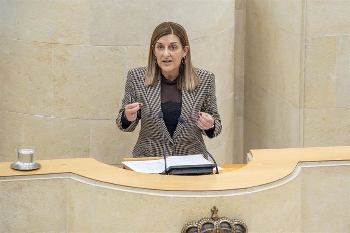 Archivo - Imagen de archivo de la presidenta, María José Sáenz de Buruaga, en el Parlamento