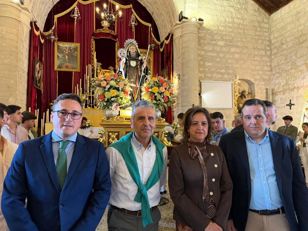 La consejera de Sostenibilidad y Medio Ambiente de la Junta de Andalucía, Catalina García, en la procesión en honor de San Francisco de Paula.