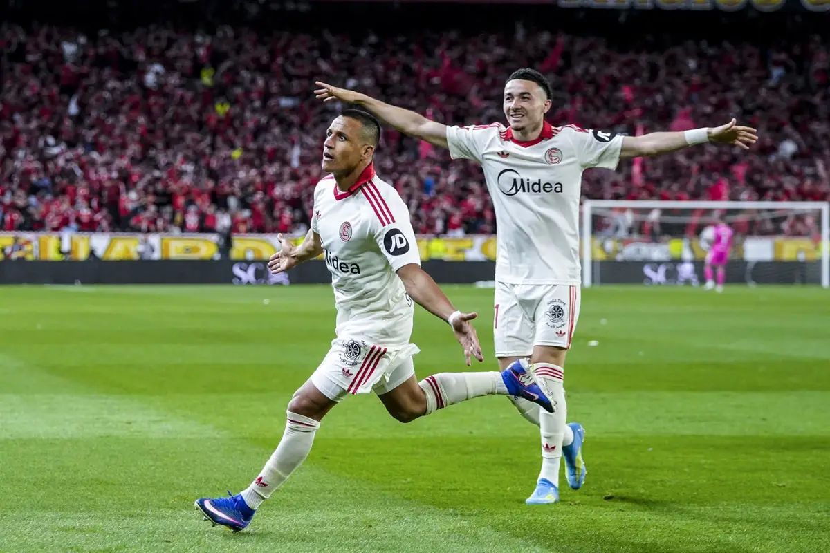 Alexis Sánchez celebra su gol en el Sevilla-Real Sociedad