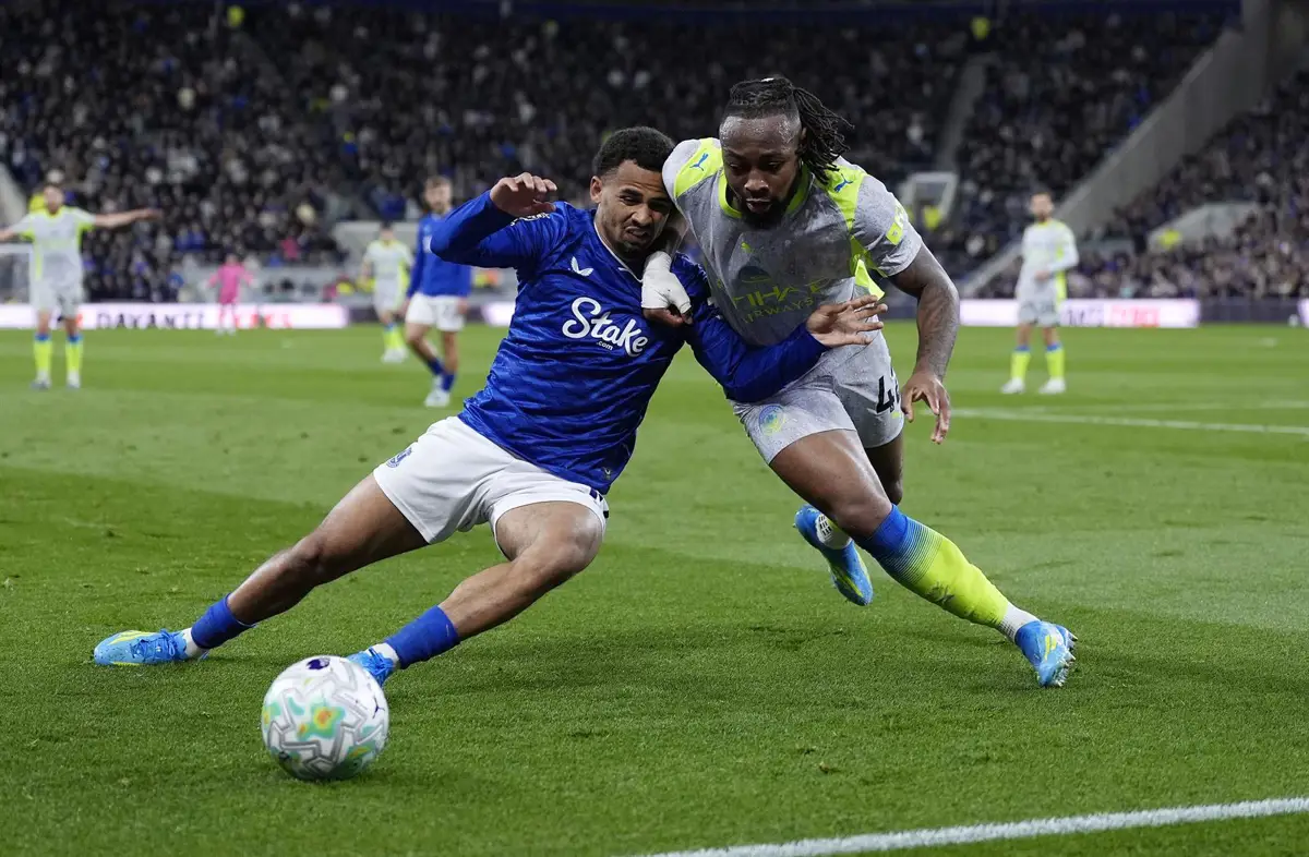 Iliman Ndiaye y Antoine Semenyo en el Everton-Manchester City en el Hill Dickinson Stadium