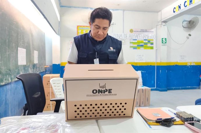 Urna nas eleições do Peru (arquivo)