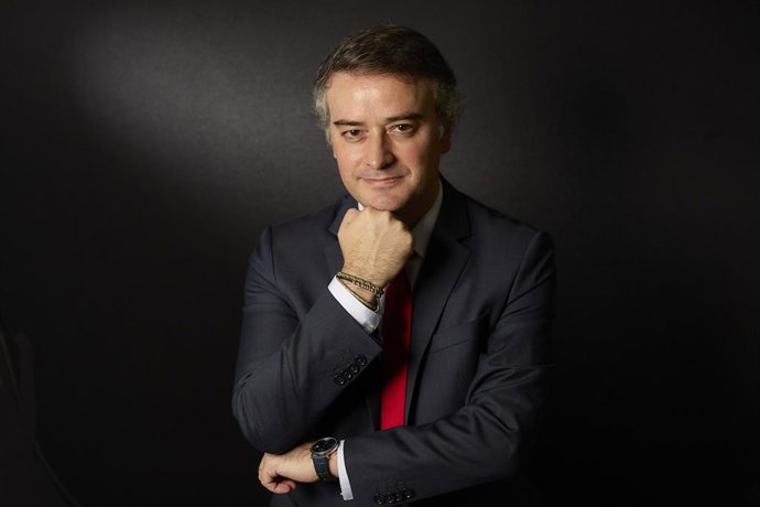 Archivo - El exdirector del Gabinete de Presidencia del Gobierno Iván Redondo posa para Europa Press, en la Oficina de R&A Comunicación, a 26 de noviembre de 2021, en Madrid (España). Redondo fue nombrado director del Gabinete de la Presidencia, y también