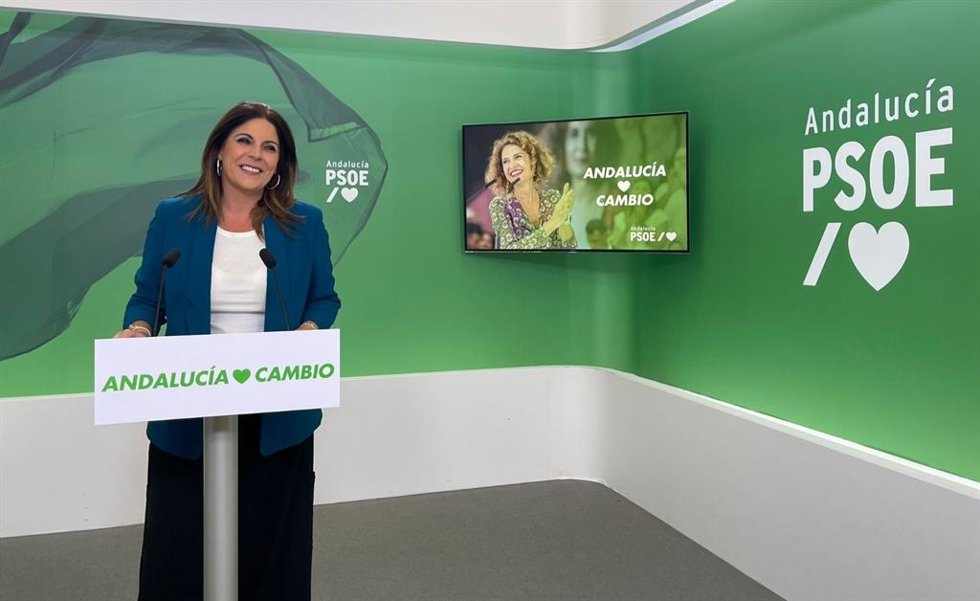Archivo - La portavoz adjunta del PSOE-A en el Parlamento andaluz, Ángeles Férriz, en rueda de prensa en Sevilla en una imagen de archivo