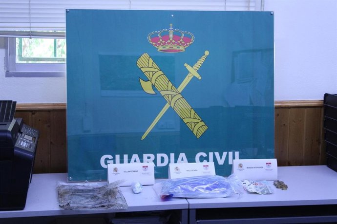 Três pessoas foram detidas por tráfico de drogas na segunda fase da Operação Compay OU da Guarda Civil.