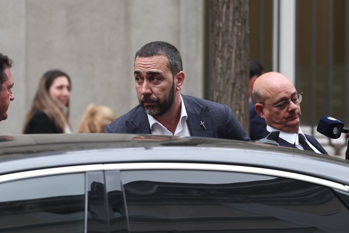 El empresario Víctor de Aldama a su salida del Tribunal Supremo, a 7 de abril de 2026, en Madrid (España). 