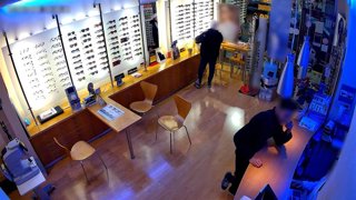 Dos detenidos como presuntos autores de un robo violento en una óptica de Novelda (Alicante)