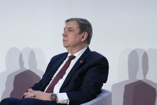 Archivo - El ministro de Agricultura, Pesca y Alimentación, Luis Planas, durante la inauguración de la  II Cumbre Agroalimentaria 'Sistemas alimentarios global.es’, a 23 de marzo de 2026, en Barcelona, Catalunya (España). El encuentro, impulsado por la Fu