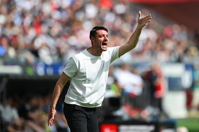 El entrenador español del Eintracht Frankfurt, Albert Riera