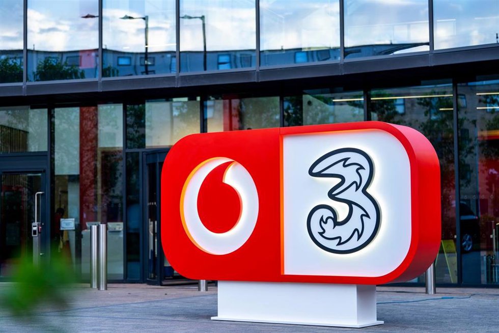 Archivo - 02 June 2025, United Kingdom, London: An undated handout photo issued by Vodafone/Three of their new logo. Vodafone has completed its £15 billion mega-merger with Three UK in a deal creating a "new force in UK mobile". Mobile network giant Vodaf