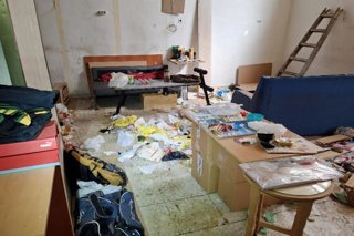 El perro vivía en el interior de un local de reducidas dimensiones, en condiciones higiénicosanitarias deficientes.