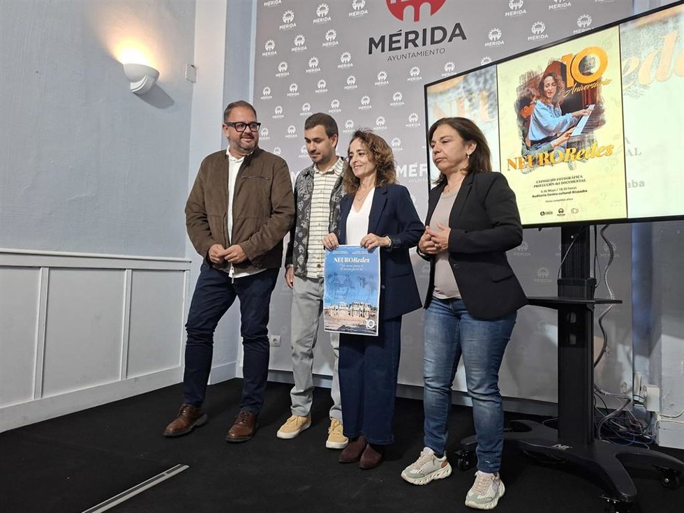 El alcalde de Mérida, Antonio Rodríguez Osuna, participa en la presentación de actividades para conmemorar el 10º aniversario del proyecto NeuroRedes en Mérida