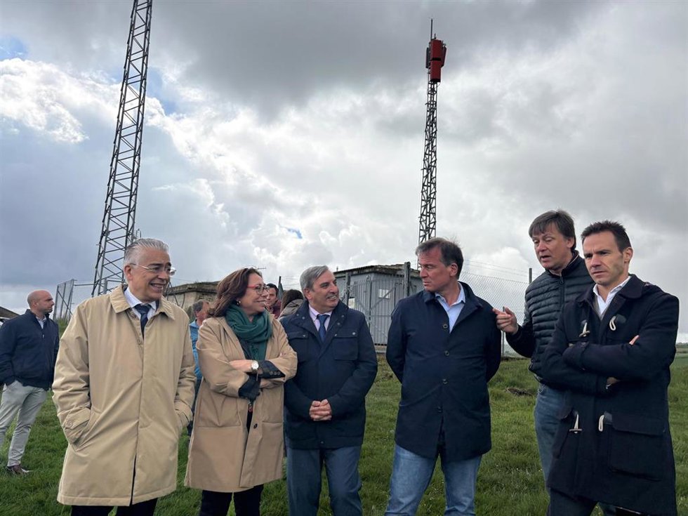 El consejero de Movilidad y Transformación Digital, José Luis Sanz Merino, ha visitado este martes el centro emisor de Atapuerca, una infraestructura estratégica dentro de la red autonómica