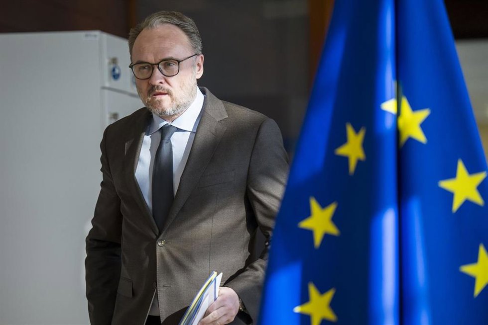 Dan Jørgensen llega antes de una reunión del Colegio de Comisarios en la sede de la Comisión Europea en Bruselas (Bélgica), el 22 de abril de 2026.