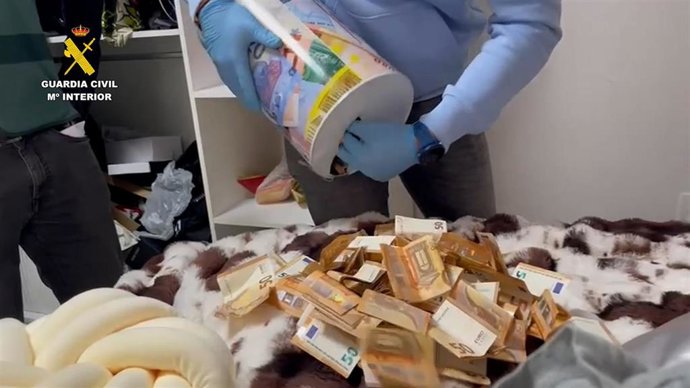 La Guardia Civil desarticula a un grupo criminal dedicado al tráfico de drogas.