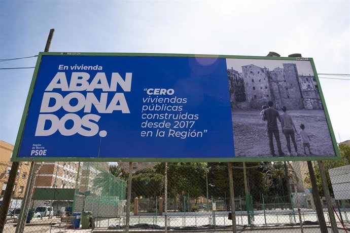 AMP.- El PSRM instala vallas por toda la Región para "visibilizar el abandono del Gobierno regional"