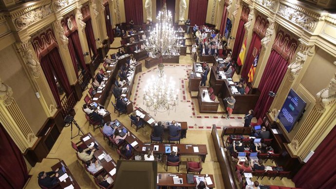 Archivo - Vista general del Parlament  durante un pleno 