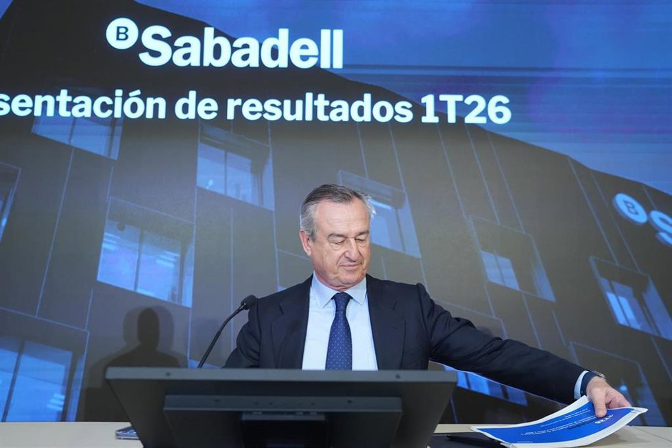El consejero delegado de Banco Sabadell, César González-Bueno, durante la rueda de prensa