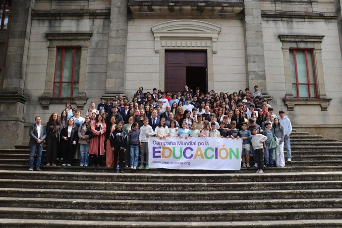 Estudiantes concentrados durante la Semana de Acción Mundial por la Educación.