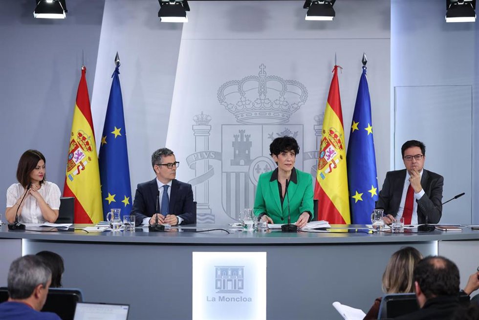 La ministra de Juventud e Infancia, Sira Rego; el ministro de la Presidencia, Justicia, Félix Bolaños; la ministra de Inclusión, Seguridad Social y Migraciones, Elma Saiz, y el ministro Transformación Digital y Función Pública, Óscar López.