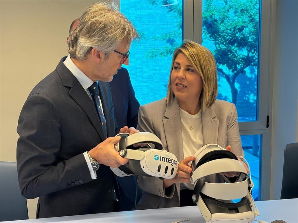 El consejero de Economía, Hacienda, Fondos Europeos y Transformación Digital, Luis Alberto Marín, y la alcaldesa de Cartagena, Noelia Arroyo, en un momento de la apertura del Centro Nube de la ciudad portuaria