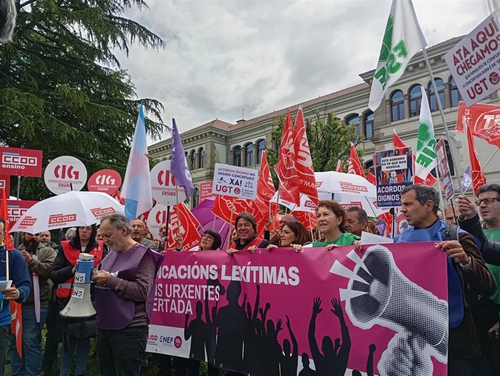 Sindicatos de la enseñanza concertada exigen a la Xunta que "deje de ningunear" al sector