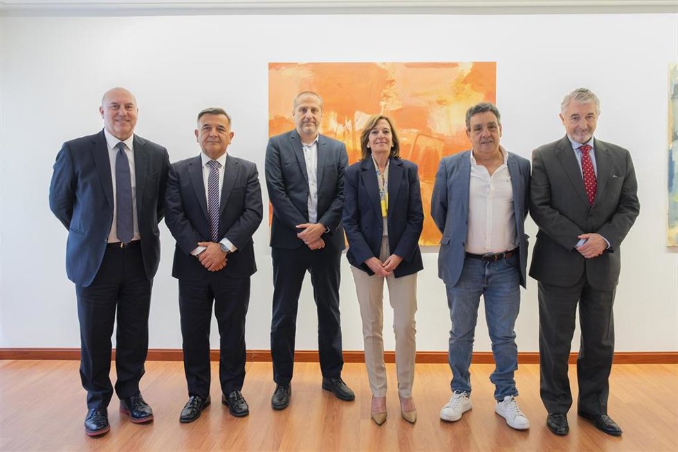 Foto de familia de la firma del Convenio Colectivo del sector de seguros.