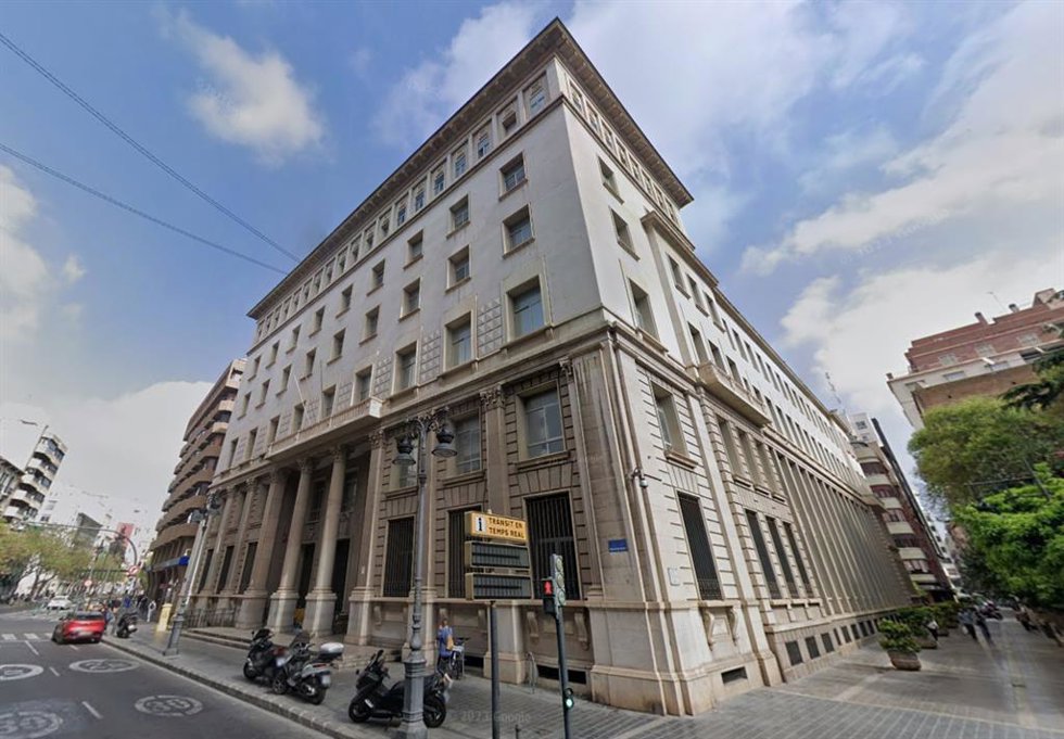 Archivo - Imagen del antiguo edificio de Hacienda, en la calle Guillem de Castro de València, cuya propiedad comparten el Ayuntamiento de la ciudad y la Diputación de Valencia. 