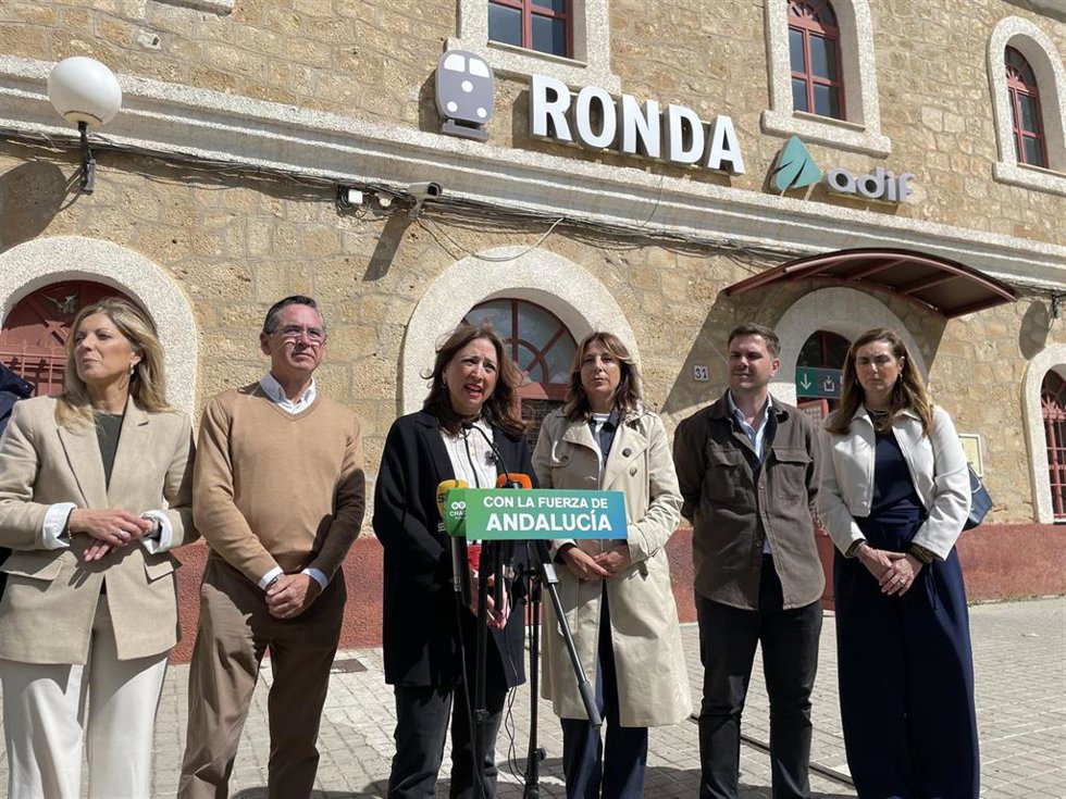 La presidenta del PP de Málaga, Patricia Navarro, en un acto de campaña.